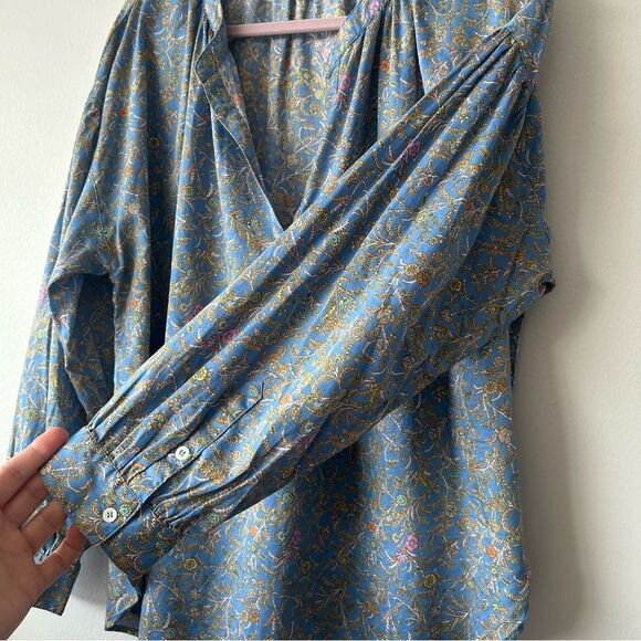 XiRENA Romi Top in Blue Flora - Picture 3 of 10